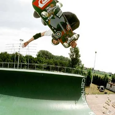 Sascha skateboarding