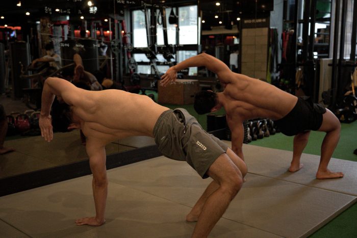 Ko Young-Woo (left) practicing AF with friend, Lee Eui-Hun (right)