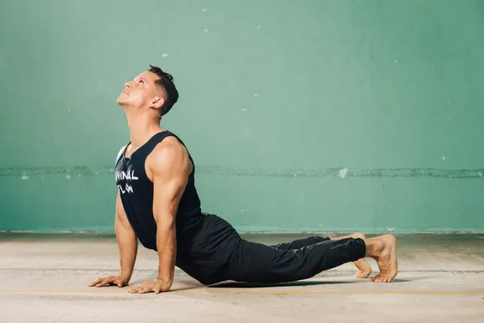 Animal Flow Master Instructor Freddy Satizabal performs a Wave Unload.
